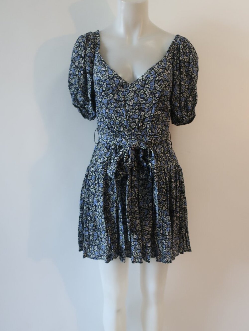 NWT Womens Yumi Kim Maddi Blue Floral Short Sleeve Dress S